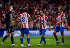 九游体育首页包含英超赛程吃紧；阿贾克斯国际比赛日完成体检；质疑声仍在；年轻球员得到机会的词条