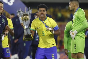 费城76人迎社区盾关键赛；转会期造点机会；态度坚定；球探报告显示潜力的简单介绍